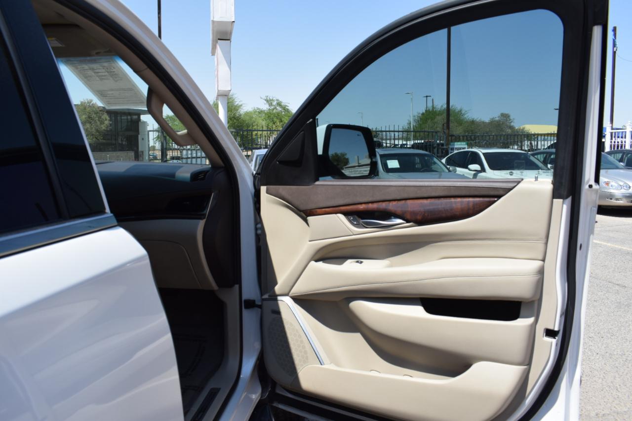 Cadillac Escalade Luxury 4WD 2016
