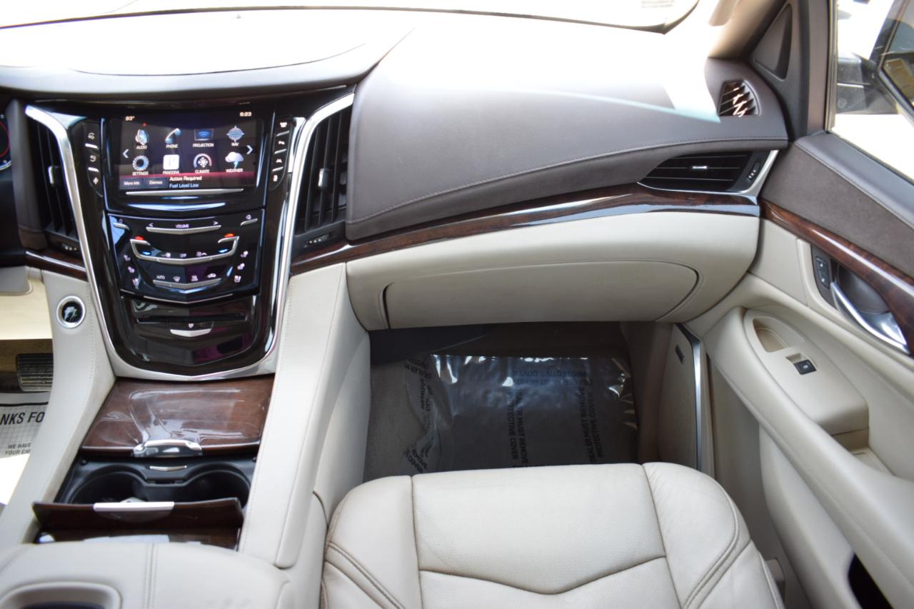 Cadillac Escalade Luxury 4WD 2016