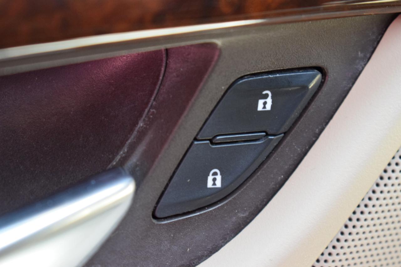 Cadillac Escalade Luxury 4WD 2016