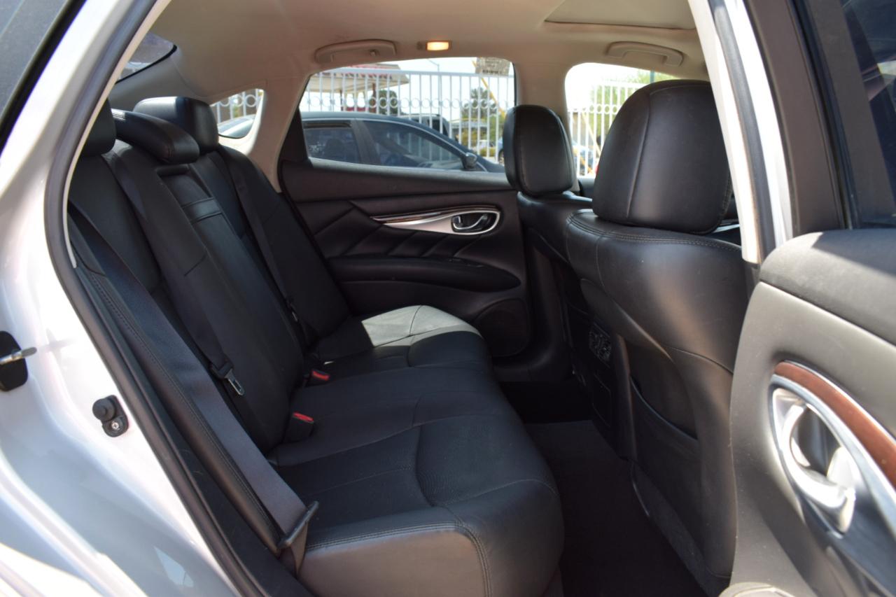 Infiniti Q70 3.7 2017