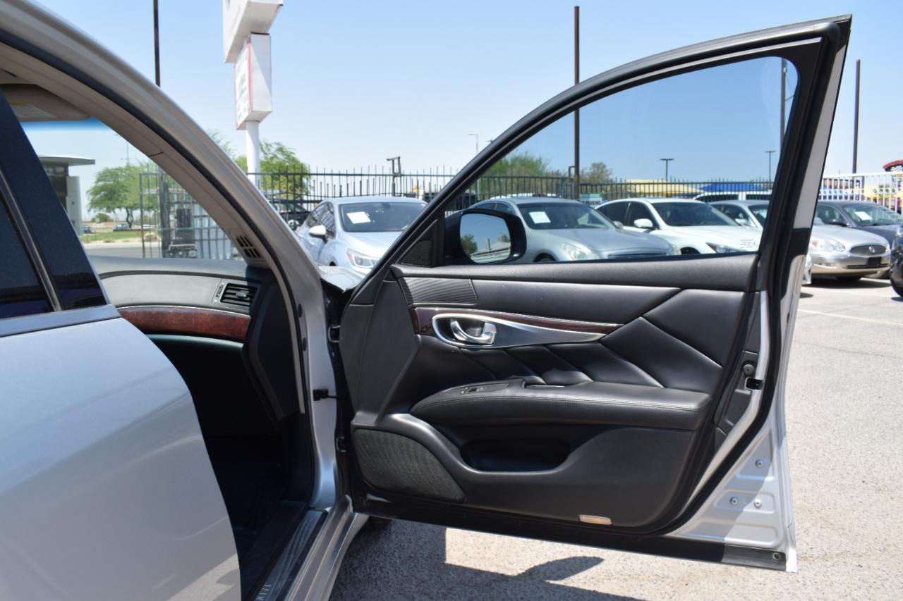 Infiniti Q70 3.7 2017