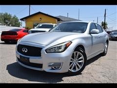 2017 Infiniti Q70 