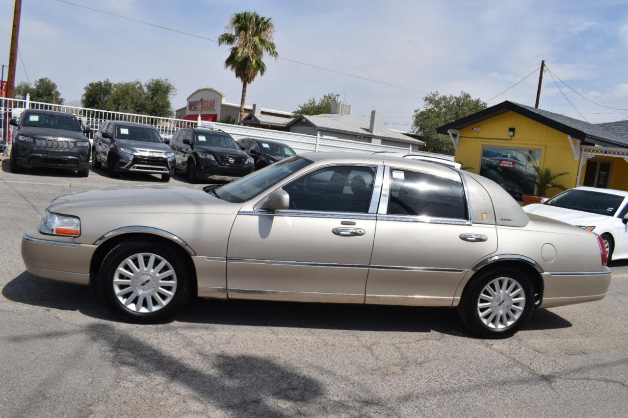 Lincoln Town Car Signature 2004