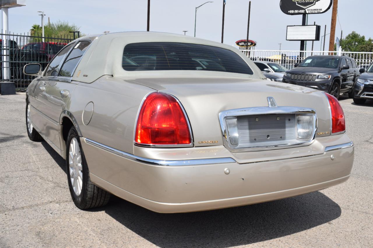 Lincoln Town Car Signature 2004