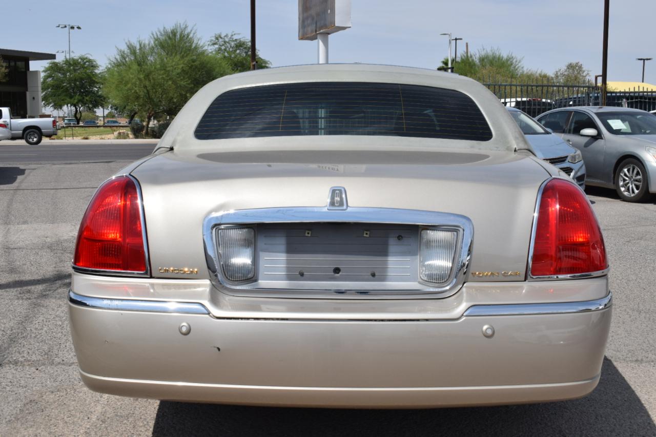 Lincoln Town Car Signature 2004