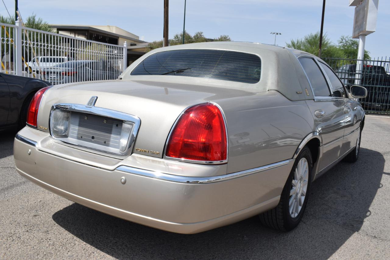 Lincoln Town Car Signature 2004