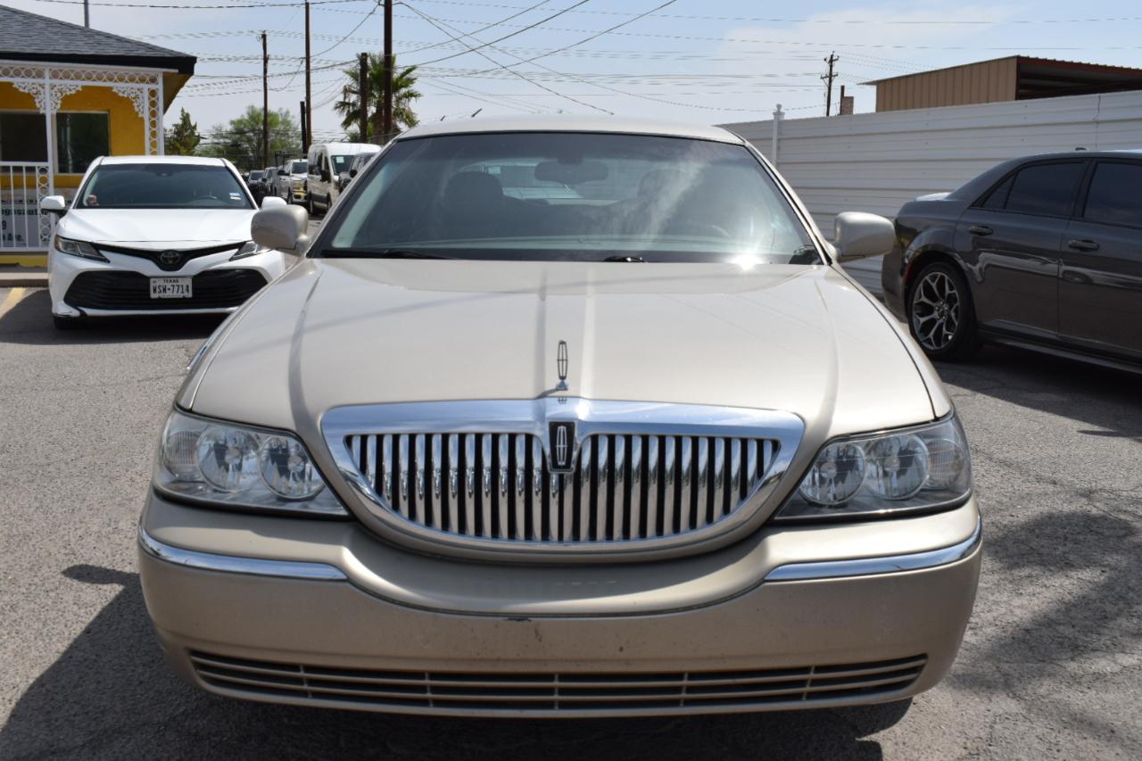 Lincoln Town Car Signature 2004