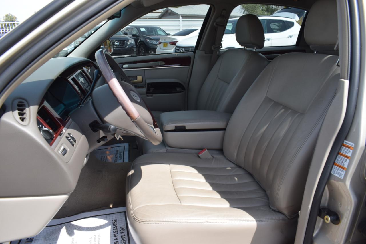 Lincoln Town Car Signature 2004
