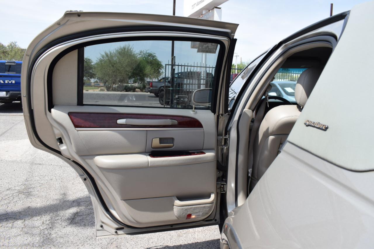 Lincoln Town Car Signature 2004