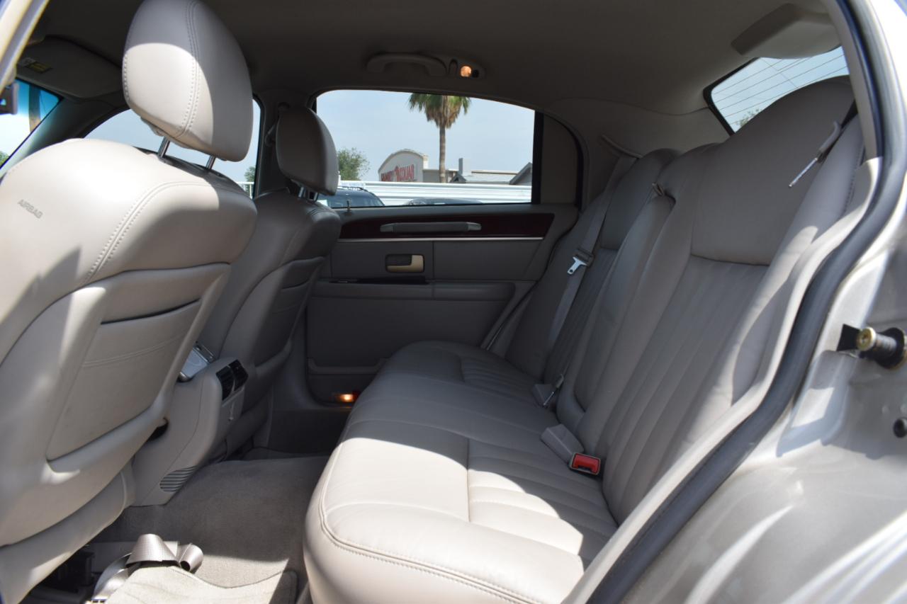 Lincoln Town Car Signature 2004