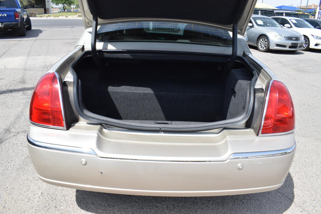 Lincoln Town Car Signature 2004