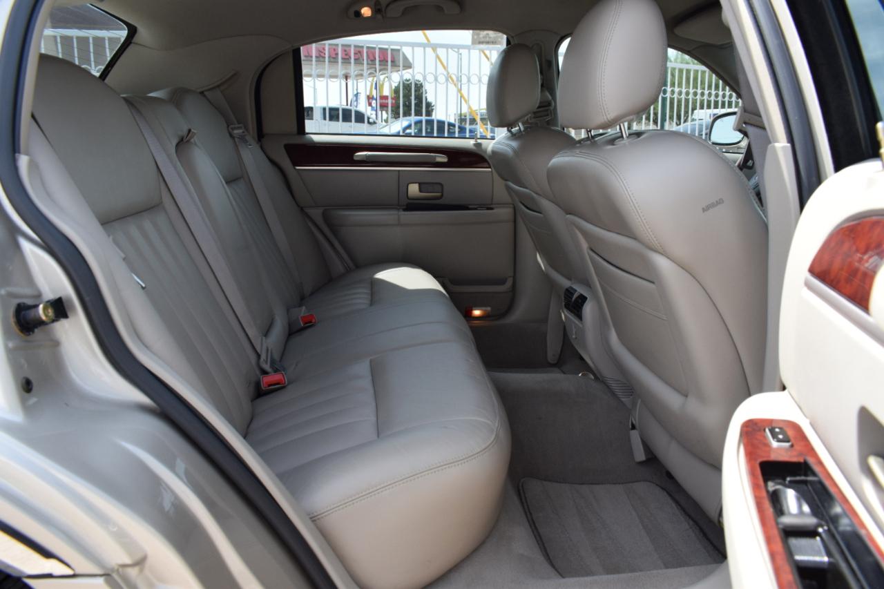 Lincoln Town Car Signature 2004
