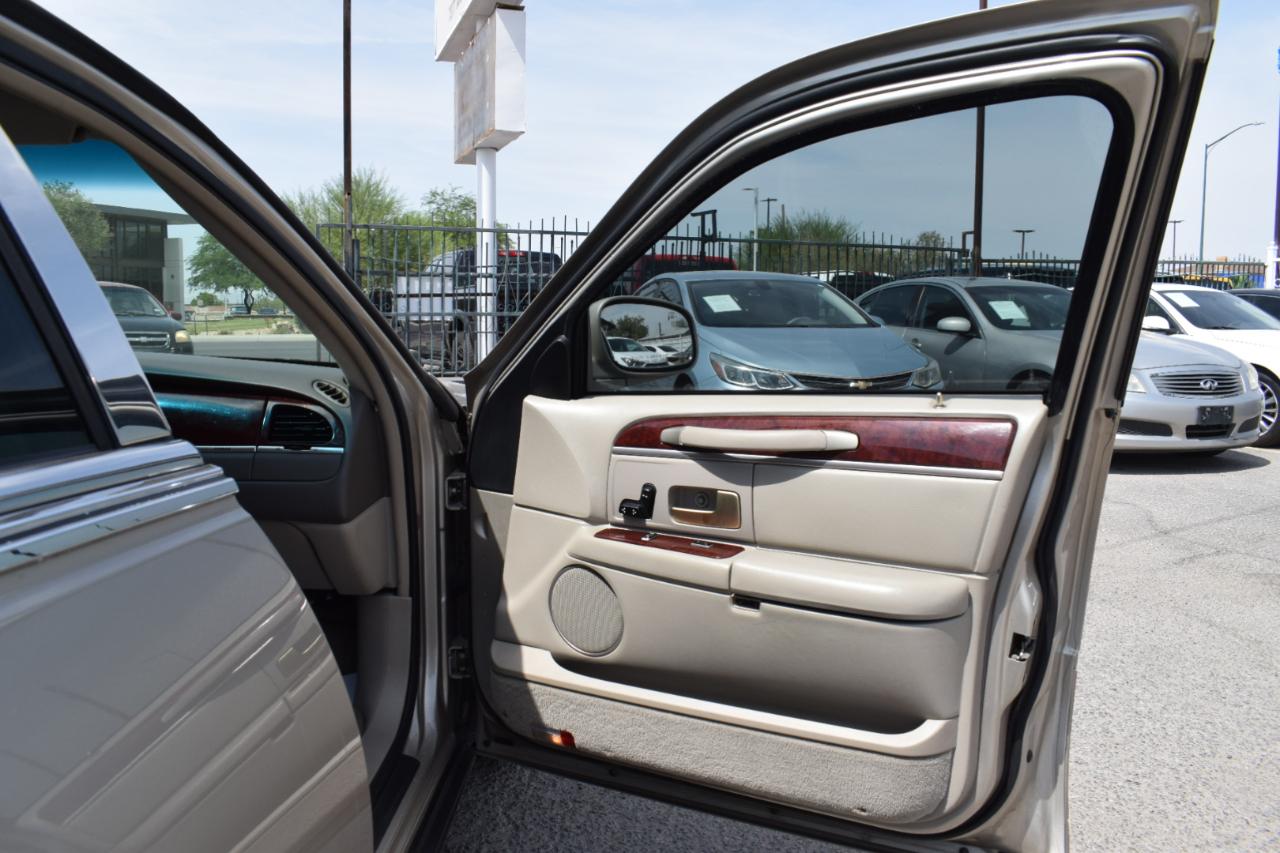 Lincoln Town Car Signature 2004