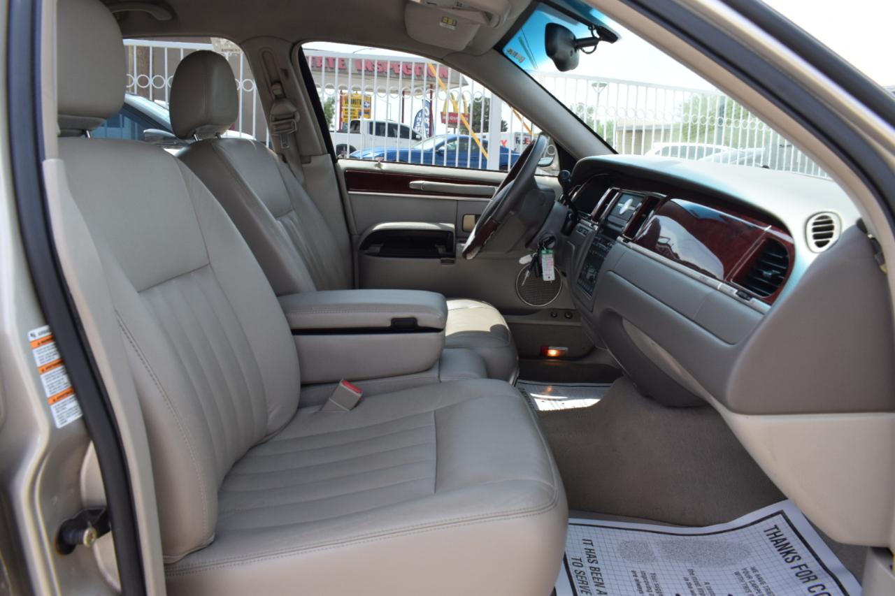Lincoln Town Car Signature 2004