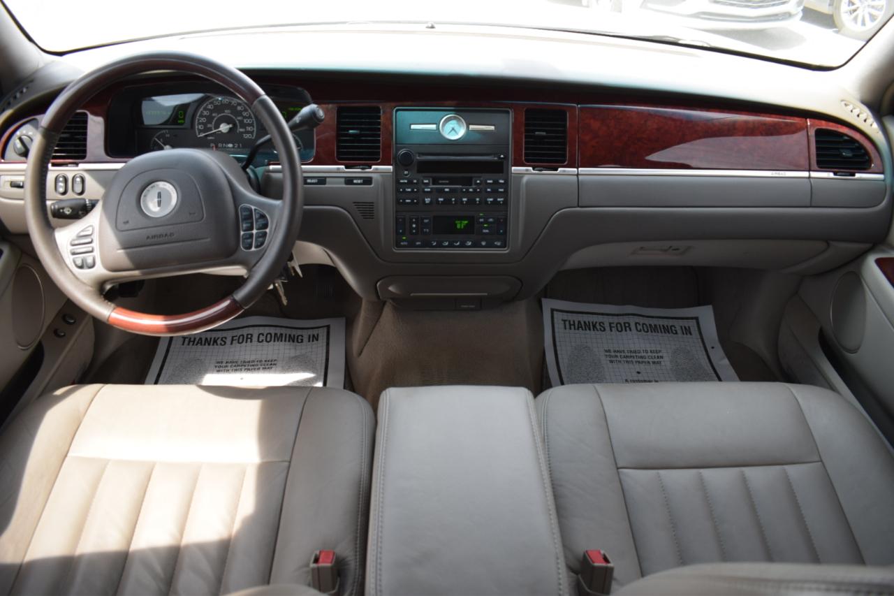 Lincoln Town Car Signature 2004