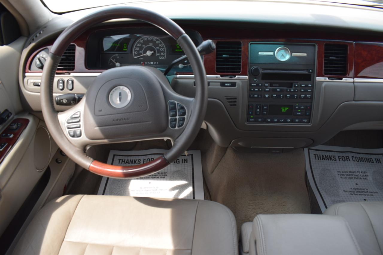 Lincoln Town Car Signature 2004