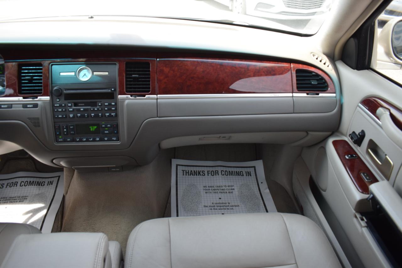 Lincoln Town Car Signature 2004
