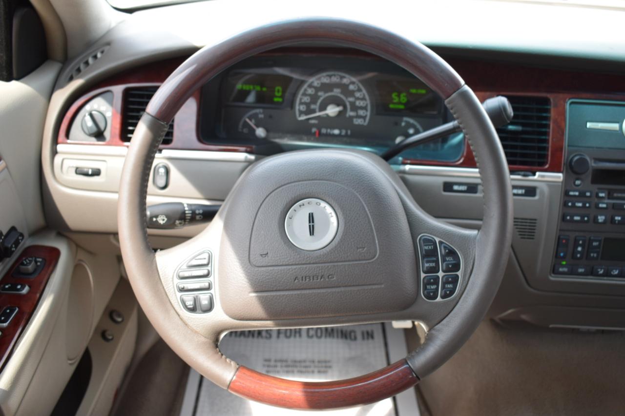 Lincoln Town Car Signature 2004