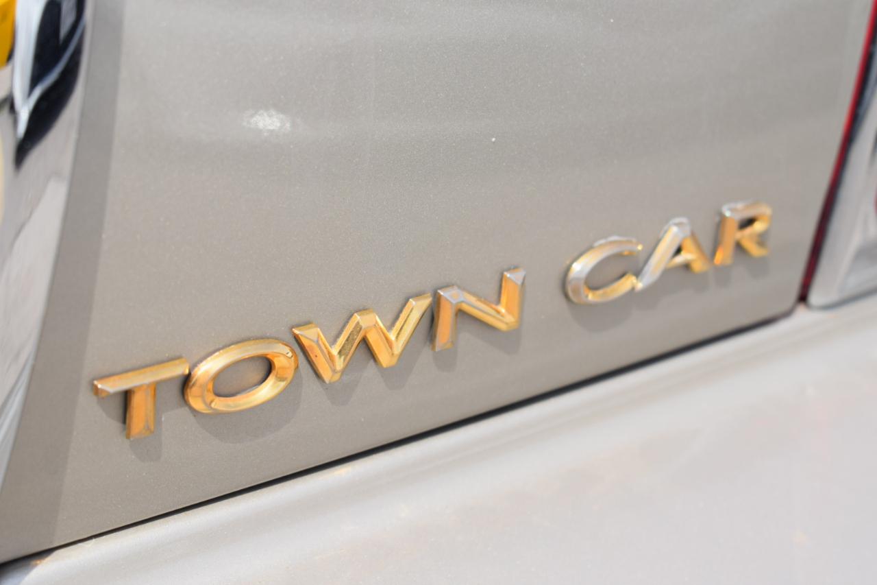 Lincoln Town Car Signature 2004