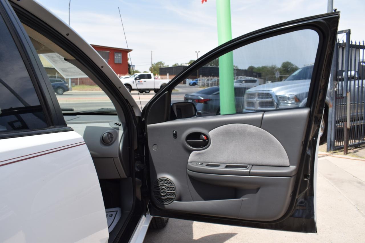Saturn ION Sedan 3 2003