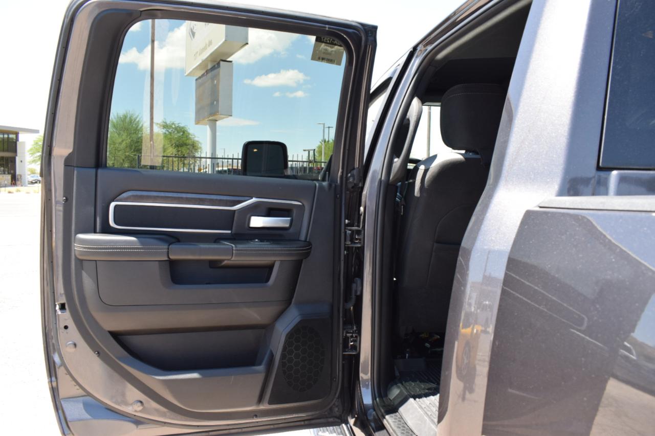 RAM 2500 Tradesman Crew Cab SWB 4WD 2024