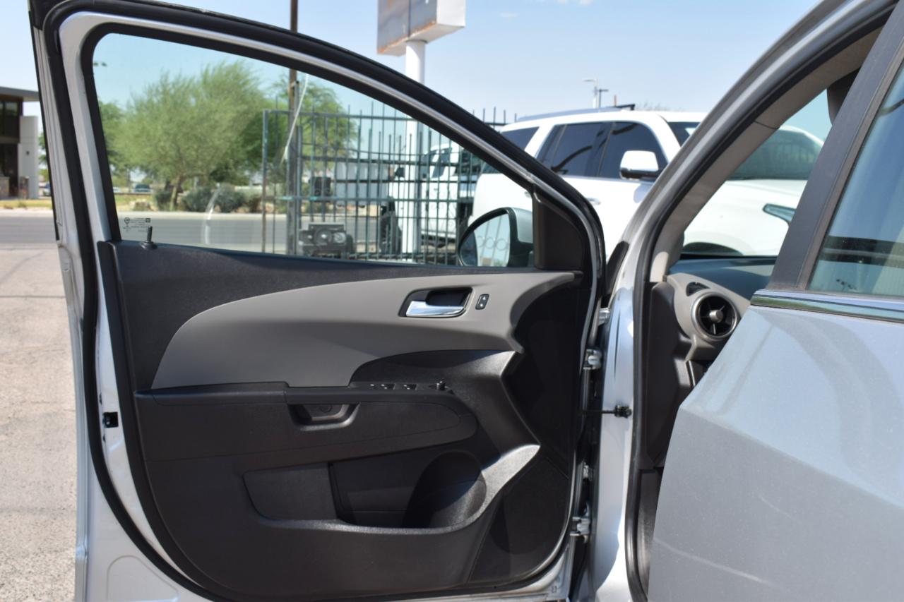 Chevrolet Sonic LT Auto 5-Door 2015