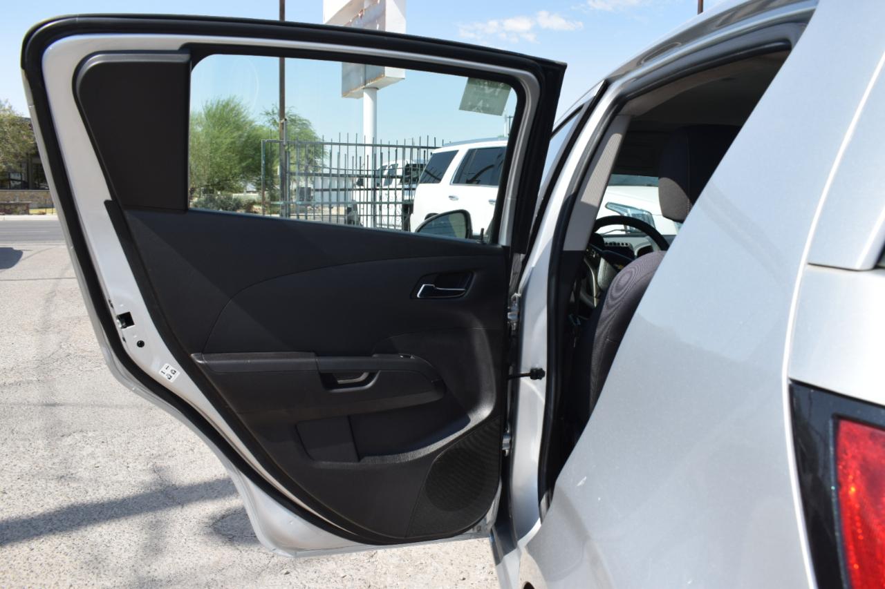 Chevrolet Sonic LT Auto 5-Door 2015