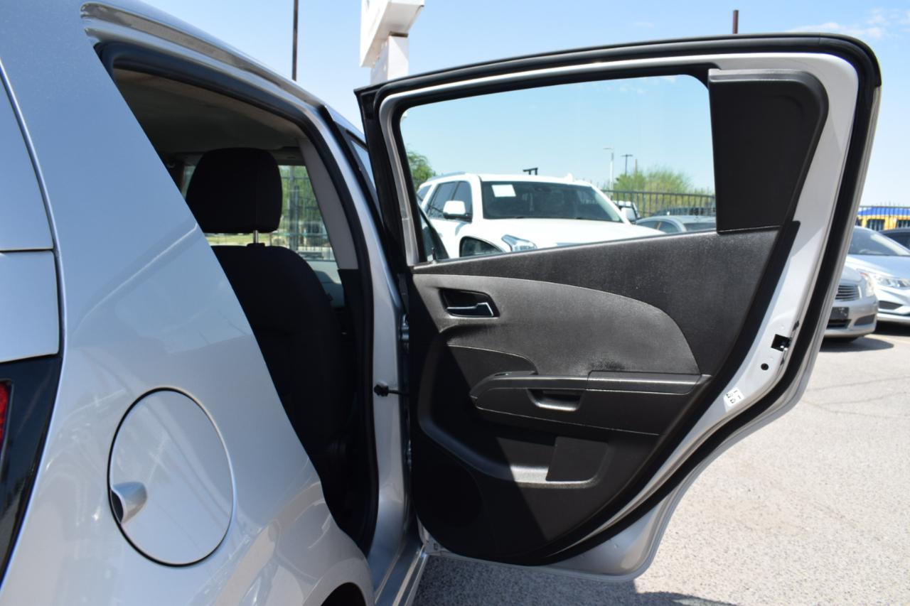 Chevrolet Sonic LT Auto 5-Door 2015