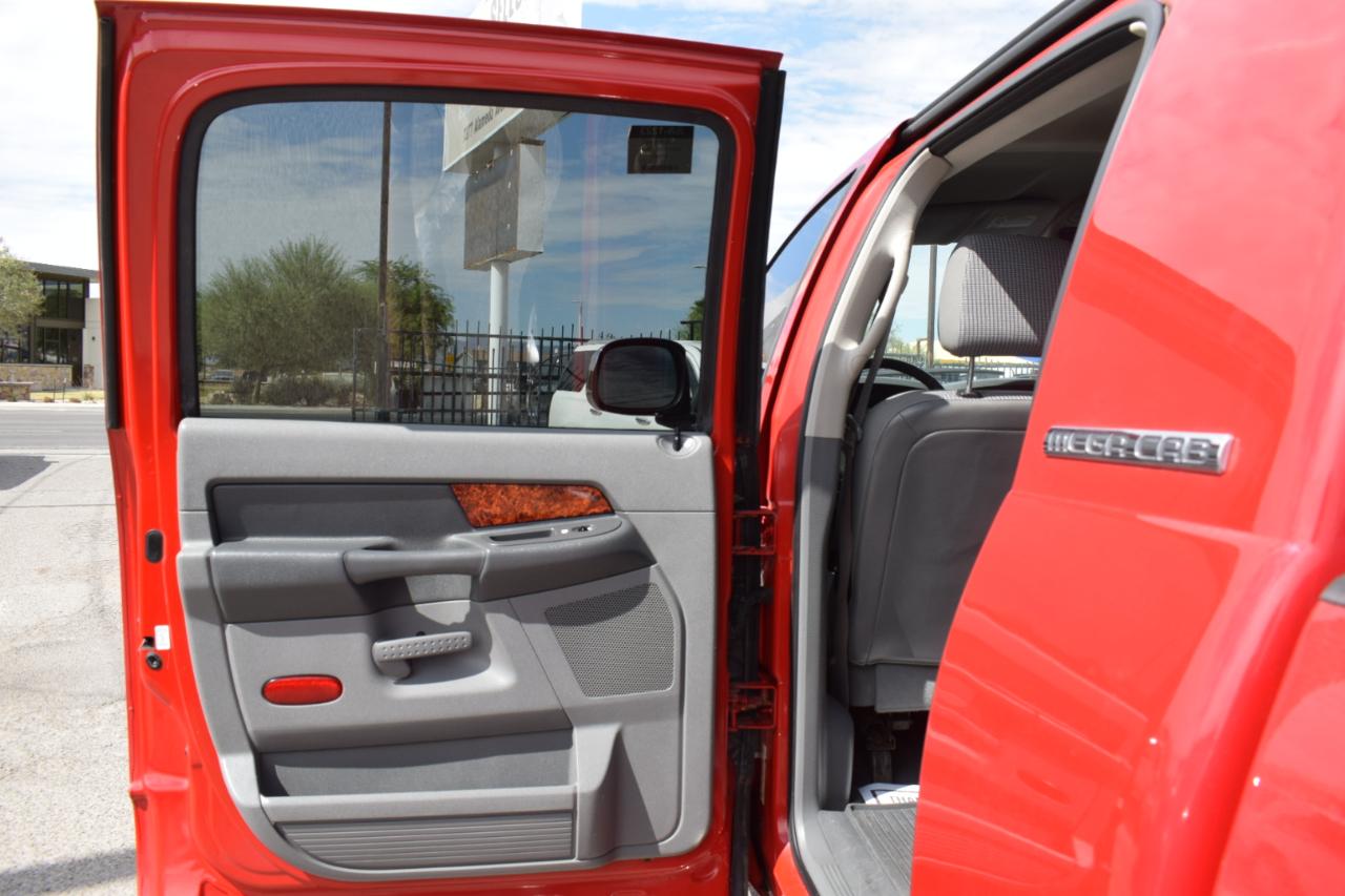 Dodge Ram 1500 SLT Mega Cab 4WD 2006