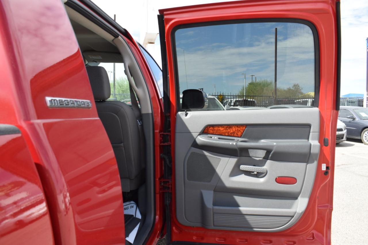 Dodge Ram 1500 SLT Mega Cab 4WD 2006