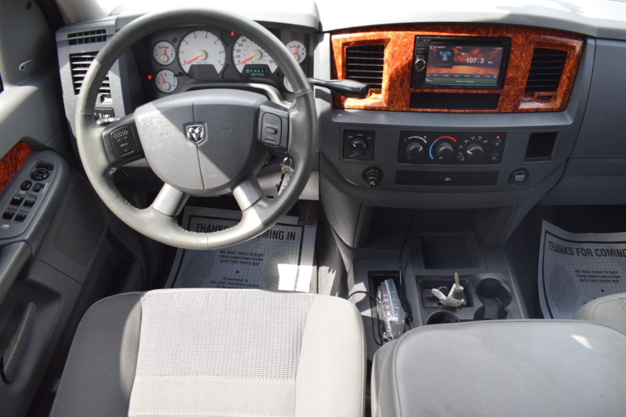 Dodge Ram 1500 SLT Mega Cab 4WD 2006