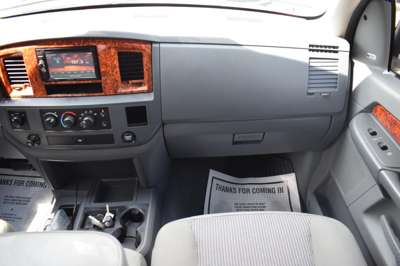 Dodge Ram 1500 SLT Mega Cab 4WD 2006