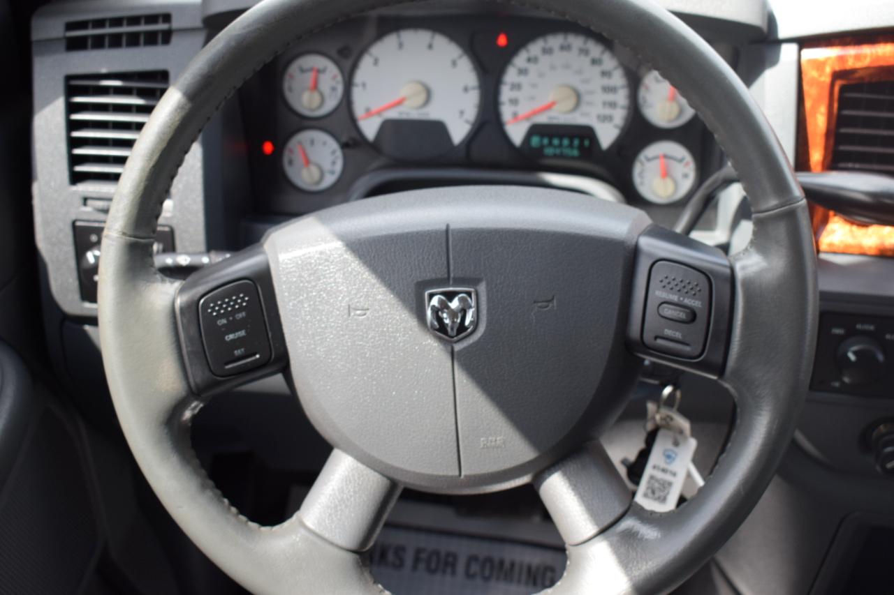 Dodge Ram 1500 SLT Mega Cab 4WD 2006