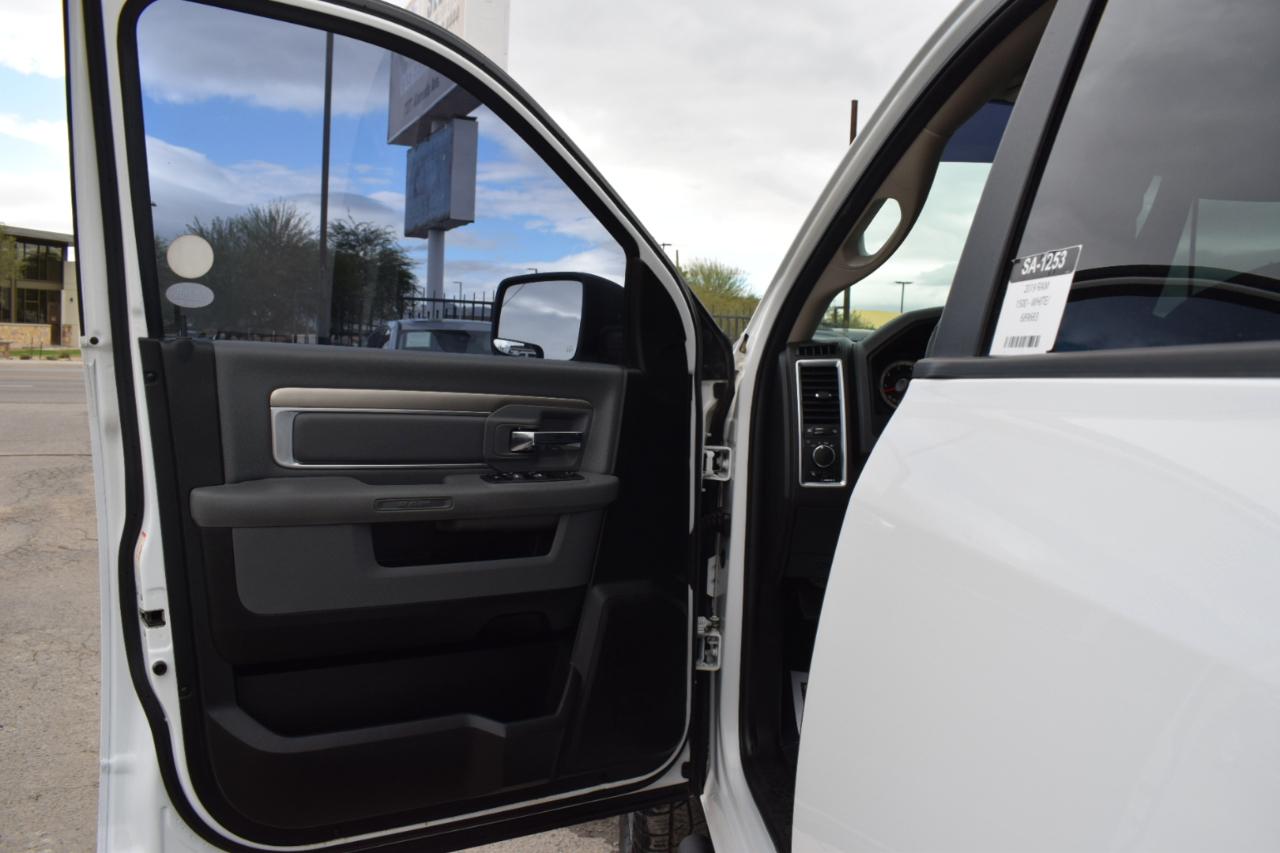 RAM 1500 Classic Tradesman Crew Cab LWB 4WD 2019