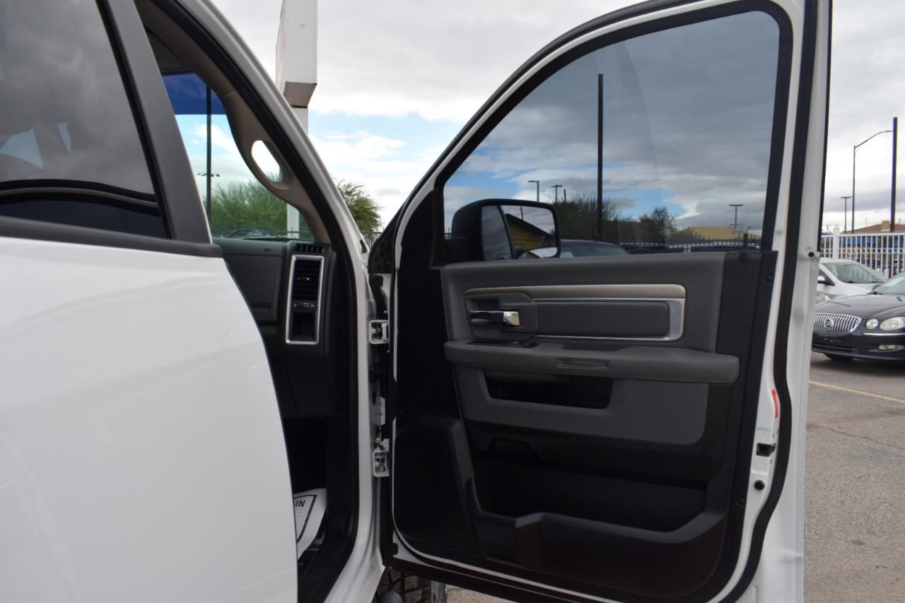 RAM 1500 Classic Tradesman Crew Cab LWB 4WD 2019