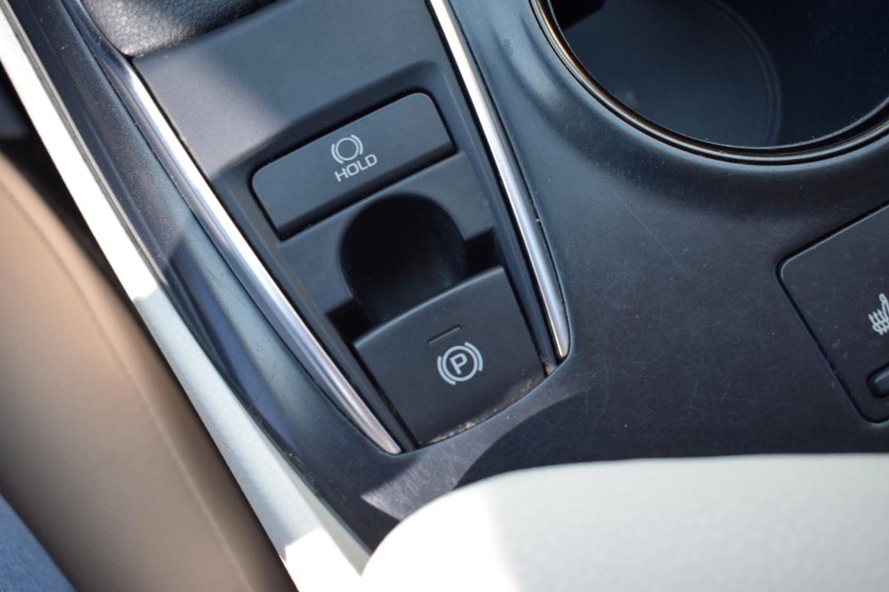 Toyota Camry LE AWD 2020
