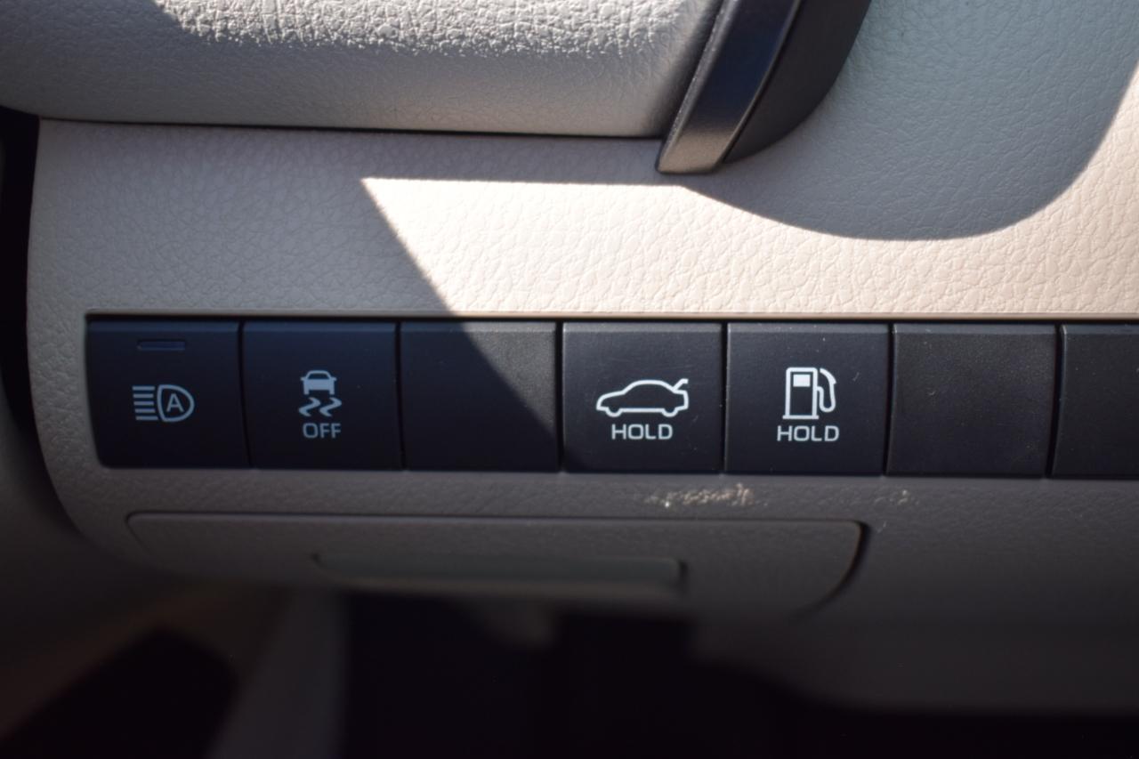Toyota Camry LE AWD 2020