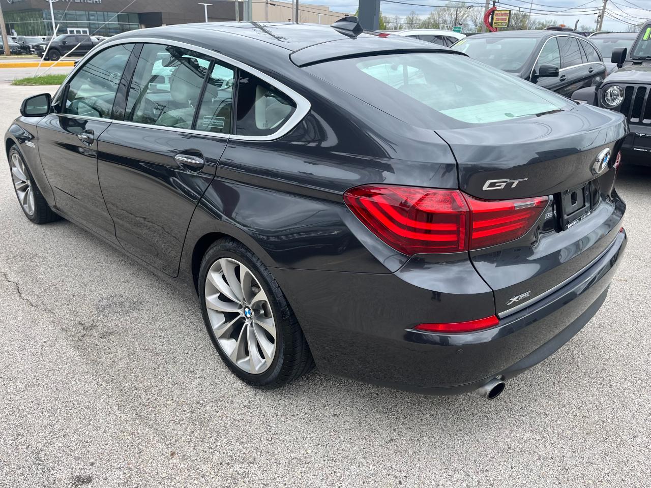 BMW 5-Series Gran Turismo 535xi GT 2014