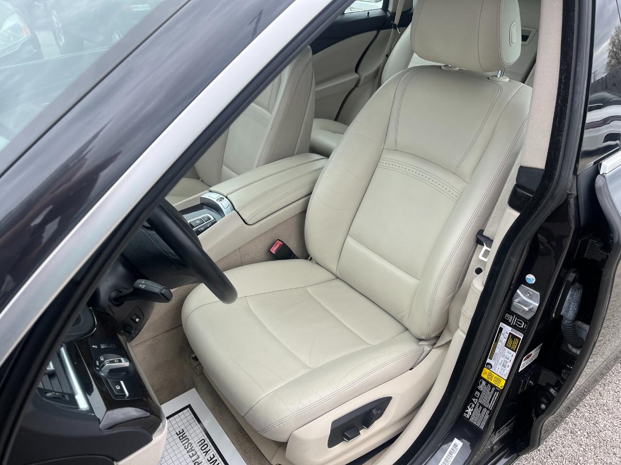 BMW 5-Series Gran Turismo 535xi GT 2014