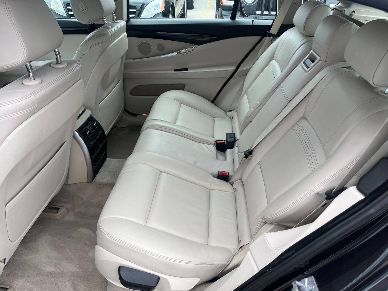 BMW 5-Series Gran Turismo 535xi GT 2014