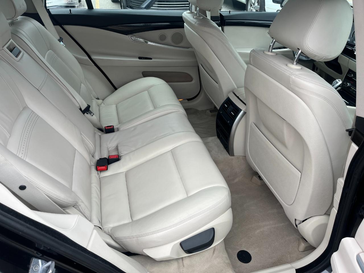 BMW 5-Series Gran Turismo 535xi GT 2014