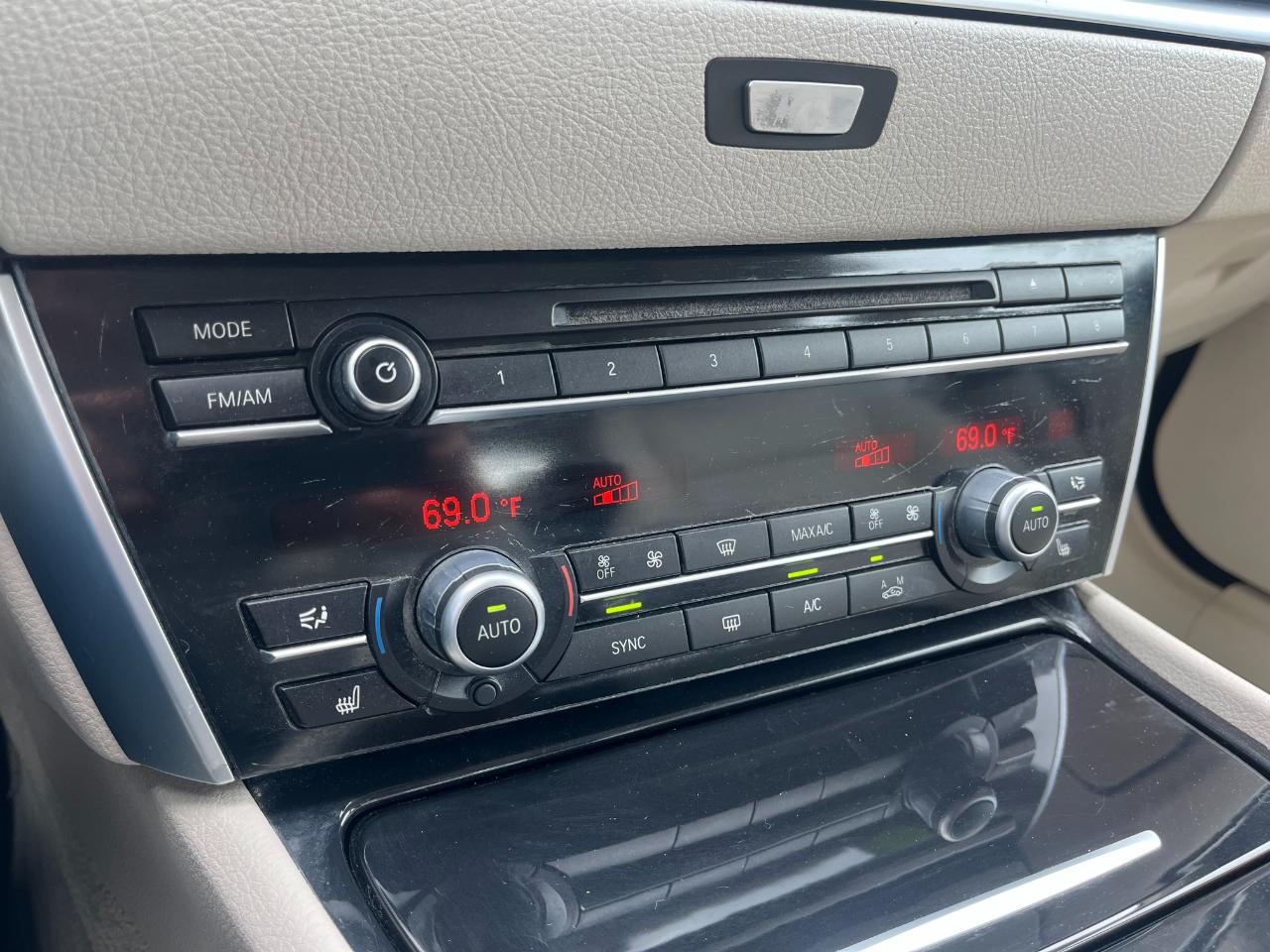 BMW 5-Series Gran Turismo 535xi GT 2014