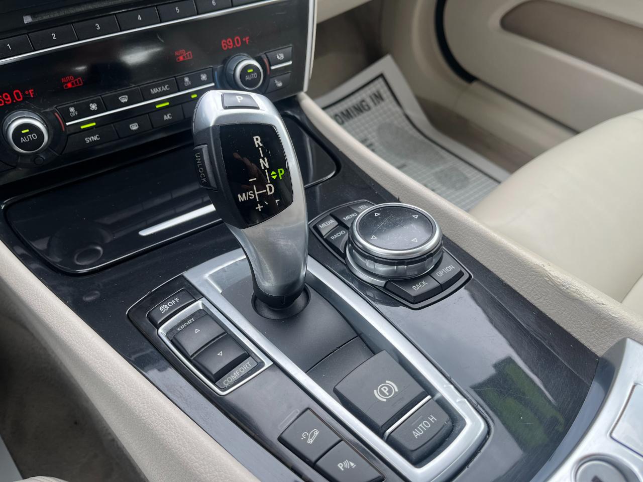 BMW 5-Series Gran Turismo 535xi GT 2014