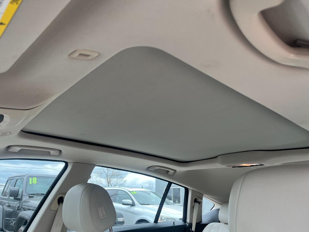 BMW 5-Series Gran Turismo 535xi GT 2014