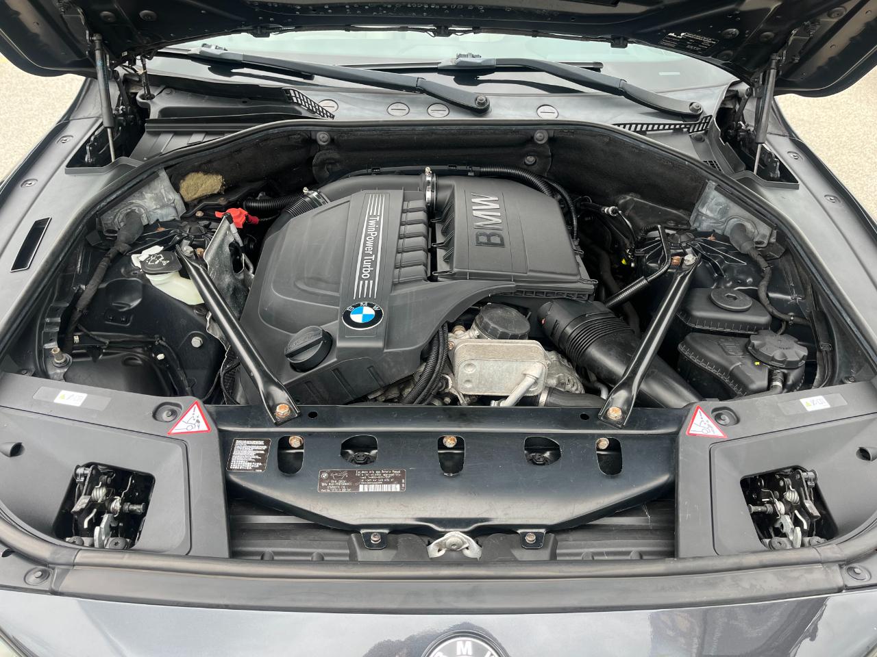 BMW 5-Series Gran Turismo 535xi GT 2014