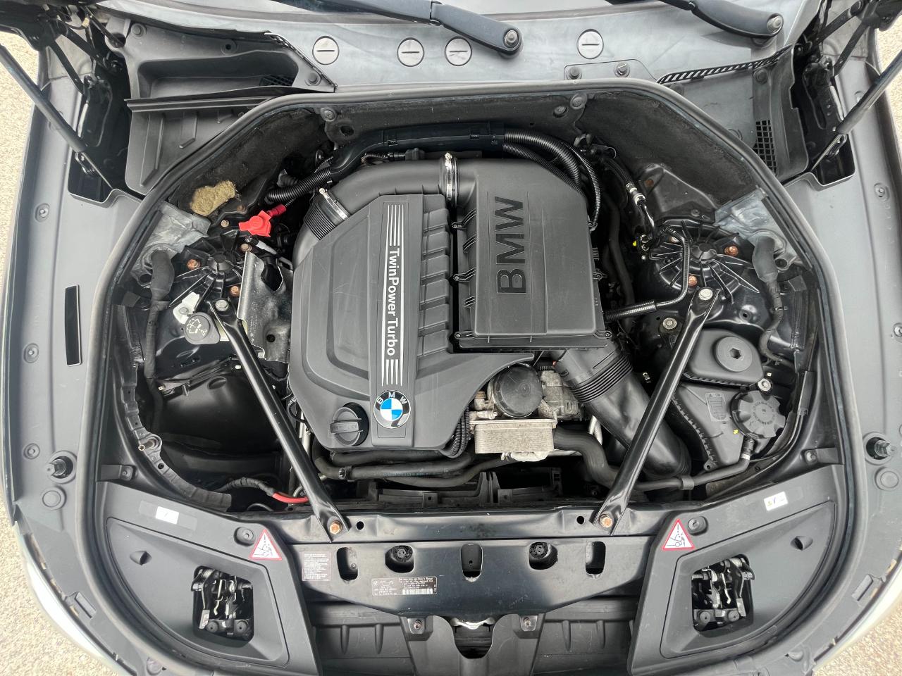 BMW 5-Series Gran Turismo 535xi GT 2014