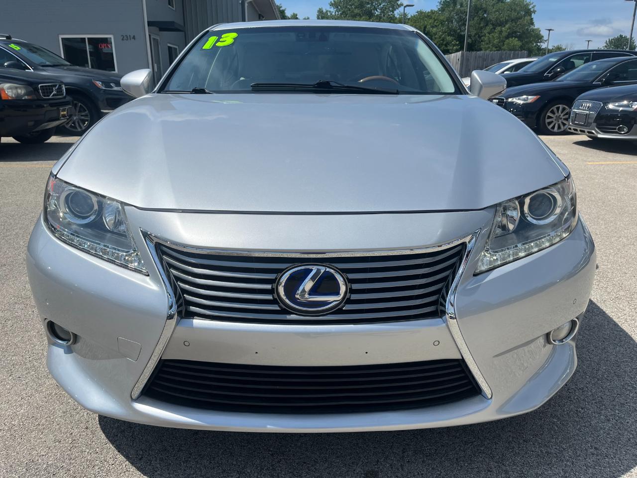 Lexus ES 300h Sedan 2013