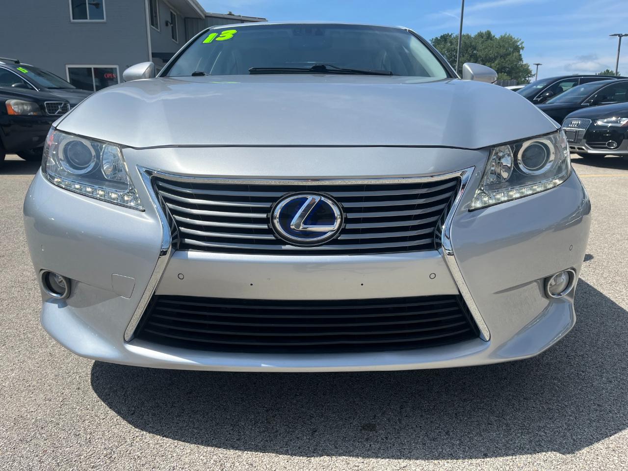 Lexus ES 300h Sedan 2013