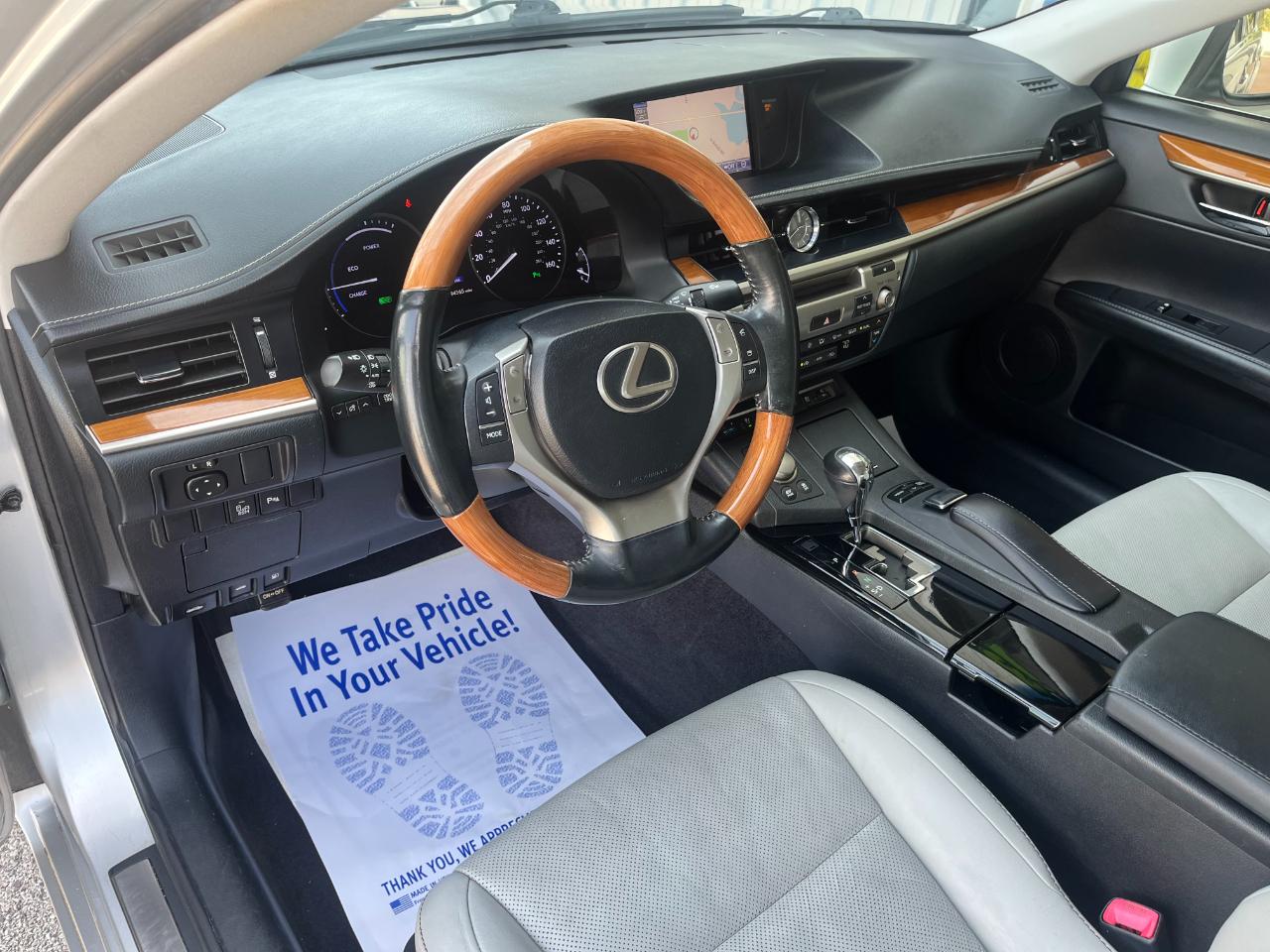 Lexus ES 300h Sedan 2013