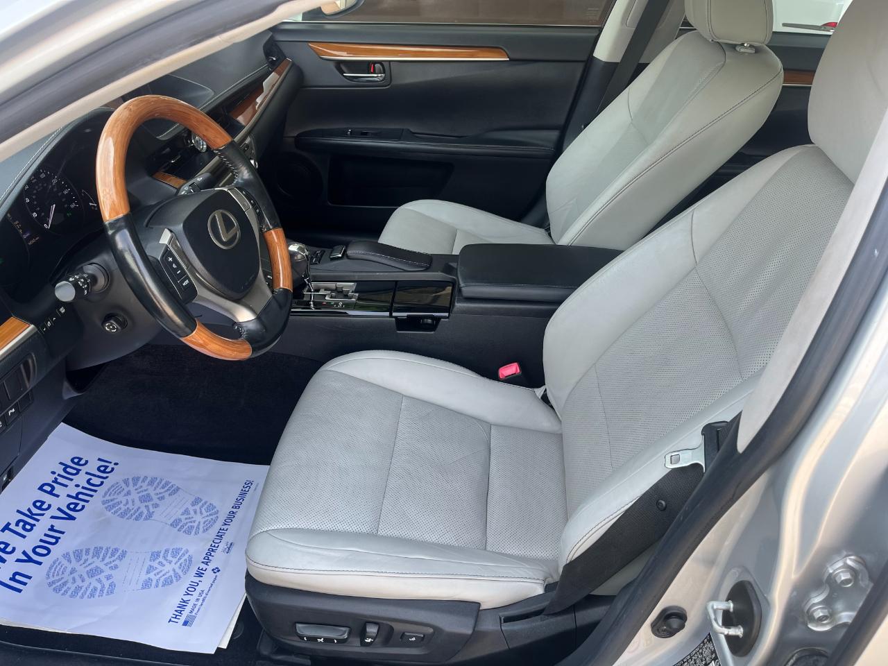 Lexus ES 300h Sedan 2013